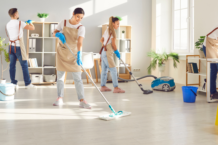 Co obejmuje profesjonalne sprzątanie klatek schodowych i dlaczego warto zlecić je specjalistom