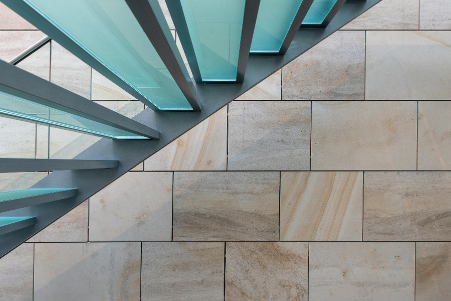 Jak czystość klatki schodowej wpływa na postrzeganą i realną wartość nieruchomości